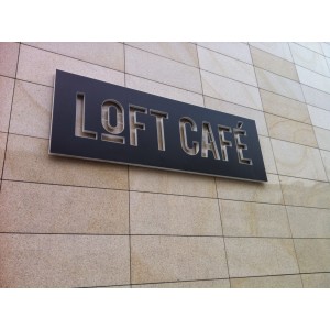 Светящаяся вывеска "Loft Cafe" 